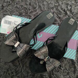 ZAXY slippers, size US7